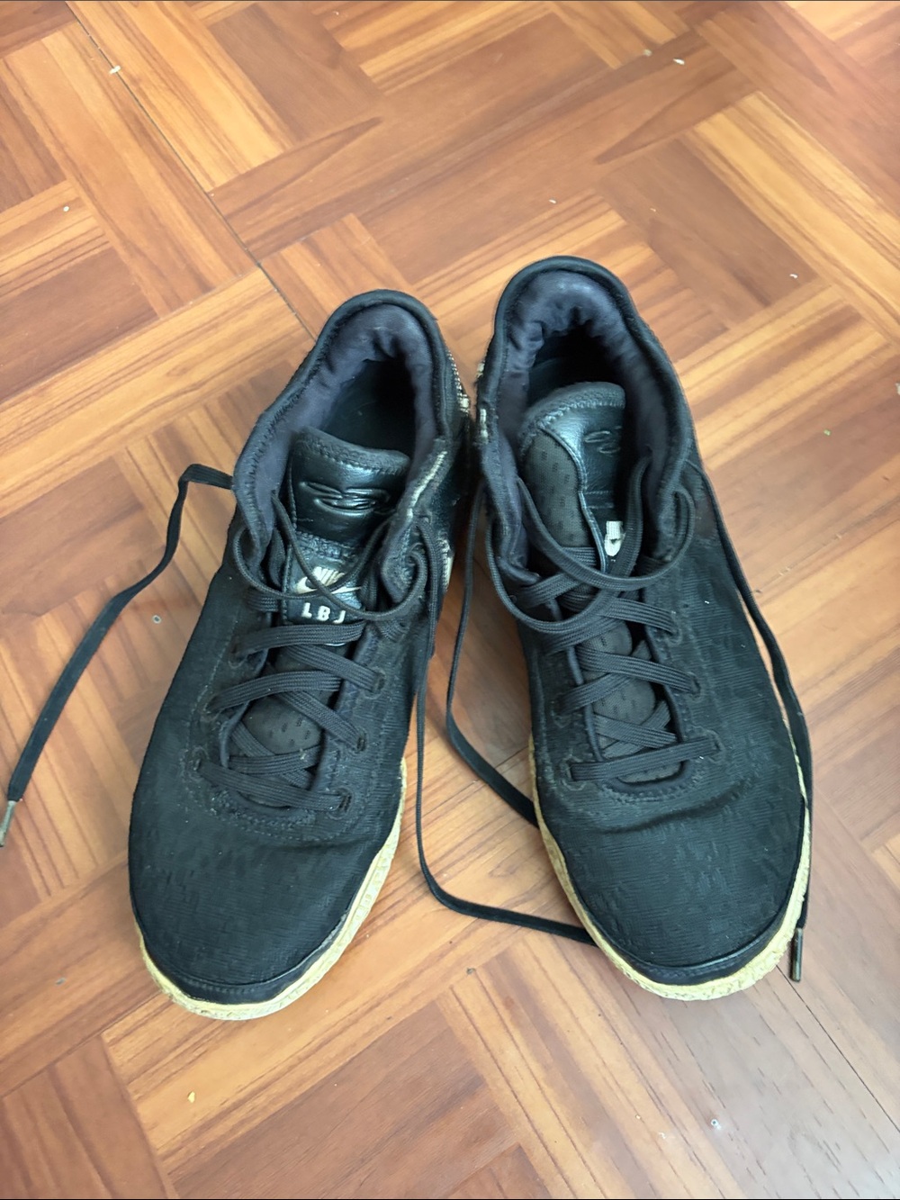 Nike Men's Black Sneakers with Gum-Colored Outsole